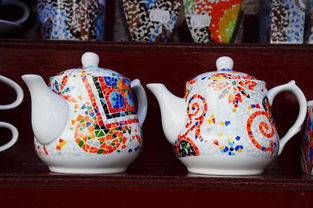 巴塞罗那街头的“便便”艺术 当恶搞遇见设计